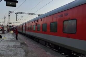 train 4c11dd38a2d5978e5cb32e261e7deecc