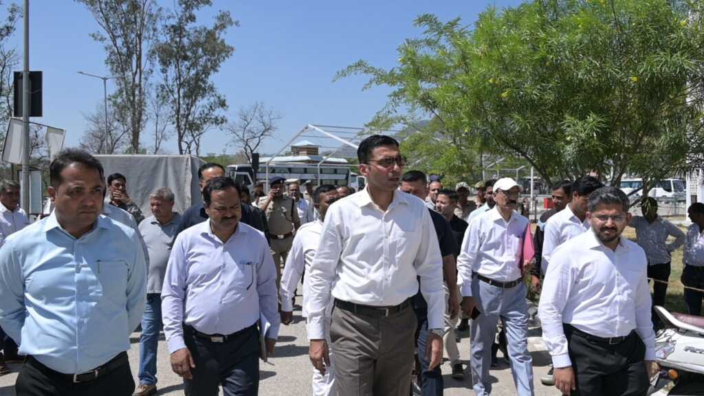 चारधाम यात्रा 2026: ऋषिकेश ट्रांजिट कैंप में 30 पंजीकरण काउंटर और 30 मोबाइल टीमें तैनात, यात्रियों के लिए व्यापक इंतजाम-Newsnetra 18 IMG 20260416 WA0056