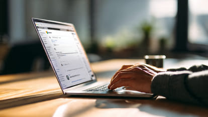 जनगणना 2027: 10 अप्रैल से शुरू होगी ऑनलाइन स्व-गणना, घर बैठे 15–20 मिनट में भर सकेंगे पूरा विवरण-Newsnetra 3 ai browser laptop computer c48f2ff3eccc4fb07d3c16d4f9848ab0 2