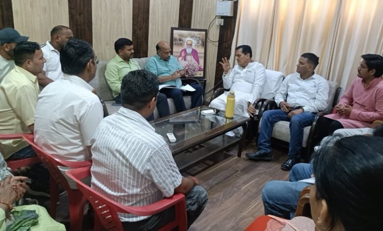 ऋषिकेश में बाढ़ से निपटने की तैयारी तेज: डॉ. प्रेमचंद अग्रवाल की बैठक में चैनलाइजेशन कार्यों को प्राथमिकता देने के निर्देश-Newsnetra 3 img 6765