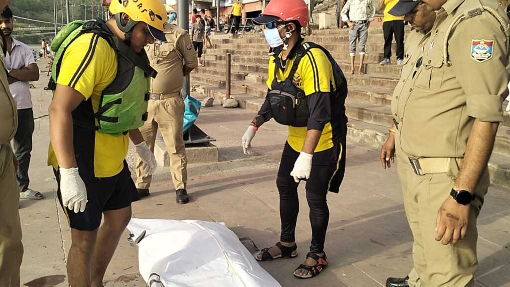 डबल ट्रिपल बीच हादसा: SDRF और जल पुलिस ने एक युवक का शव निकाला, सर्च ऑपरेशन जारी-Newsnetra 9 IMG 20260525 WA0046
