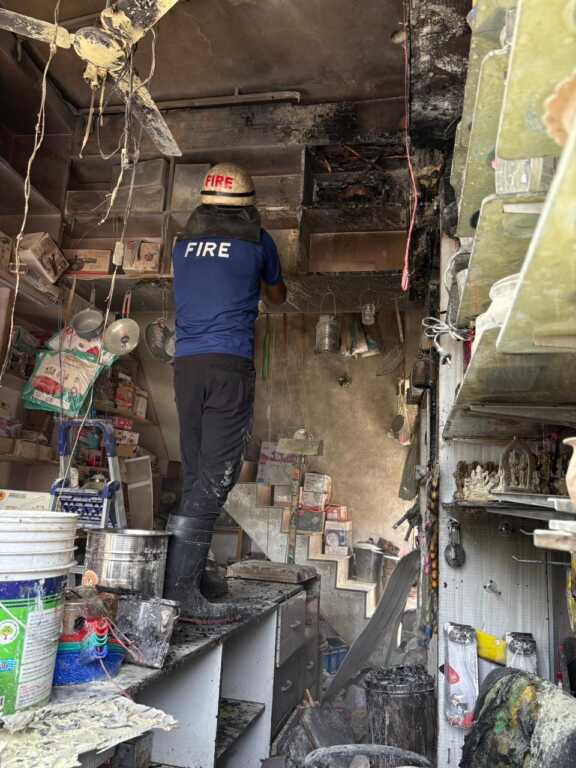 भीषण गर्मी में देहरादून फायर सर्विस का दमदार प्रदर्शन, 24 घंटे में 21 आग और राहत कॉल का सफल निस्तारण-Newsnetra 9 IMG 20260525 WA0065