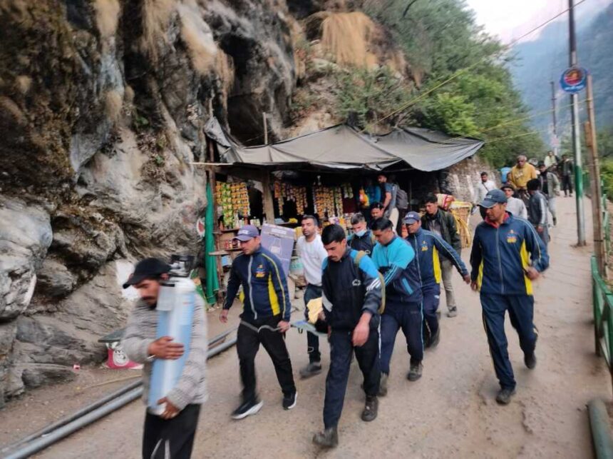 यमुनोत्री धाम यात्रा मार्ग पर SDRF की त्वरित कार्रवाई, अचेत श्रद्धालु को समय पर उपचार देकर बचाई जान-Newsnetra 5 IMG 20260528 WA0000