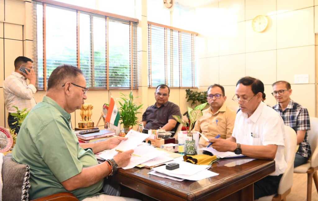 मसूरी विधानसभा में विकास कार्यों को लेकर मंत्री गणेश जोशी सख्त, अधिकारियों को दिए समयबद्ध कार्य पूर्ण करने के निर्देश-Newsnetra 9 IMG 20260529 WA0008