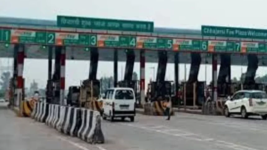 धर्मावाला टोल प्लाजा पर दबंगई: टोल कटने पर भड़के कार सवार, कर्मी का सिर फोड़ा-Newsnetra 5 20 08 2025 toll plaza 24019364