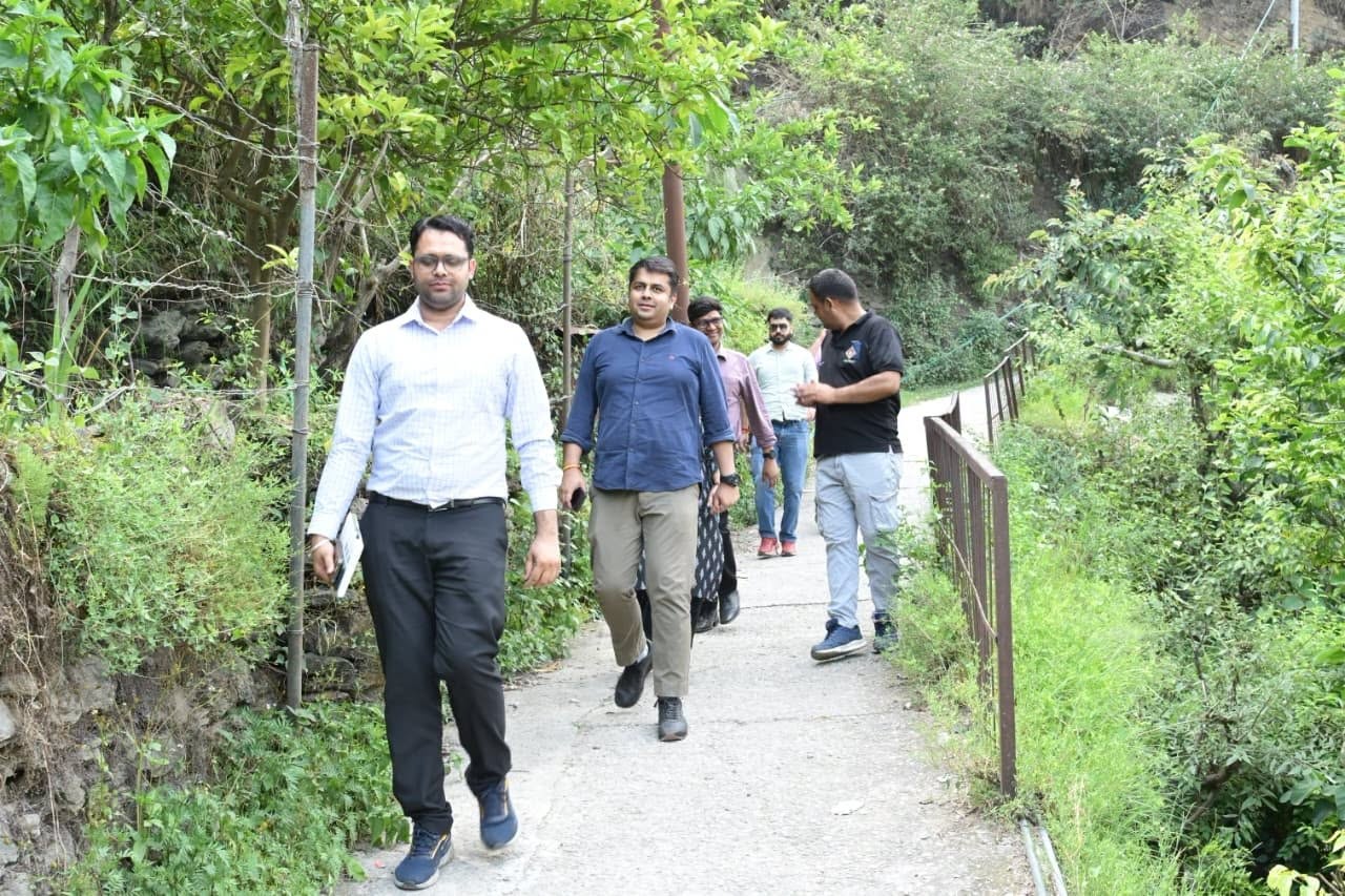 रुद्रप्रयाग पहुंचे भारत निर्वाचन आयोग के अधिकारी, SIR अभियान और निर्वाचन तैयारियों का लिया जायजा-Newsnetra 12 726399990 833538906300306 5901209077660825066 n