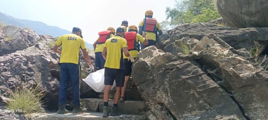 गंगा में लापता युवक की तलाश जारी, SDRF सर्च अभियान के दौरान अज्ञात महिला का शव बरामद-Newsnetra 7 IMG 20260608 WA0049