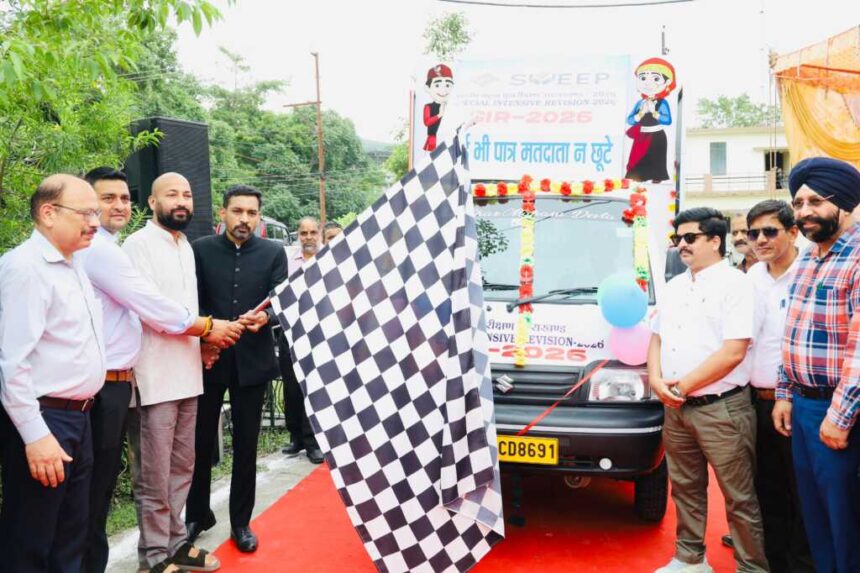 देहरादून में बीएलओ घर-घर पहुंचकर भरवा रहे गणना प्रपत्र, मतदाता सूची अपडेट करने का अभियान जारी-Newsnetra 7 IMG 20260614 WA0040
