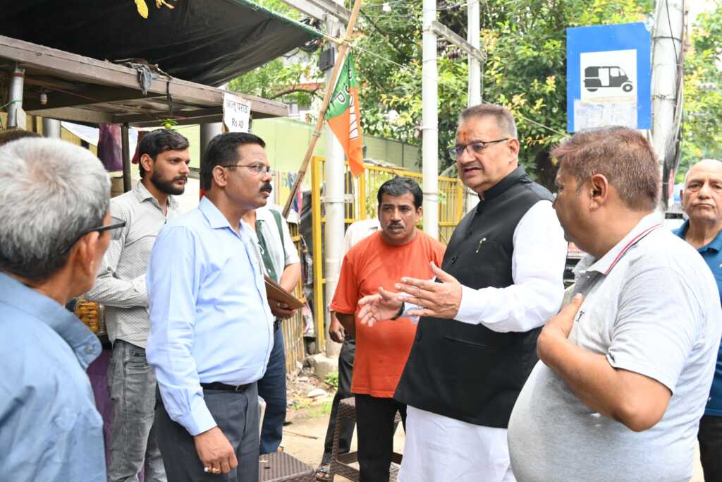 बरसात से पहले जल निकासी व्यवस्था दुरुस्त करने पर जोर, कैबिनेट मंत्री गणेश जोशी ने न्यू कैंट रोड के निर्माण कार्यों का किया निरीक्षण-Newsnetra 9 IMG 20260621 WA0084