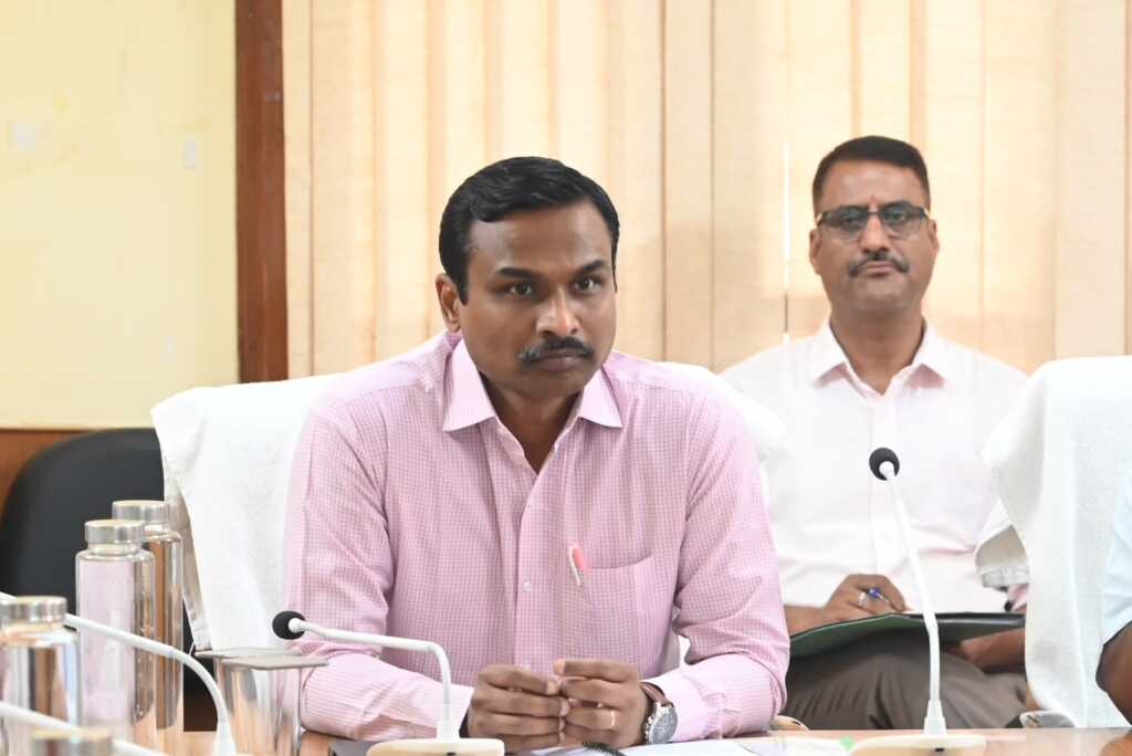 मतदाता पुनरीक्षण अभियान में तेजी लाने के निर्देश, नैनीताल की चार विधानसभा क्षेत्रों में डिजिटाइजेशन कार्य की धीमी गति पर जताई नाराजगी-Newsnetra 12 IMG 20260621 WA0117