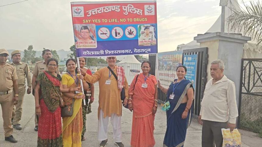 दून पुलिस का नशा मुक्ति जागरूकता अभियान, एनसीसी कैडेट्स और छात्रों ने ली ‘Say Yes to Life, No to Drugs’ की शपथ-Newsnetra 19 IMG 20260623 WA0049