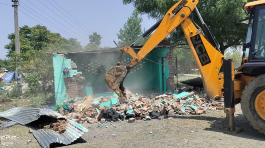 विकासनगर में अतिक्रमण के खिलाफ कार्रवाई तेज, सरकारी जमीन कराई कब्जामुक्त-Newsnetra 3 Screenshot 2026 06 02 203257