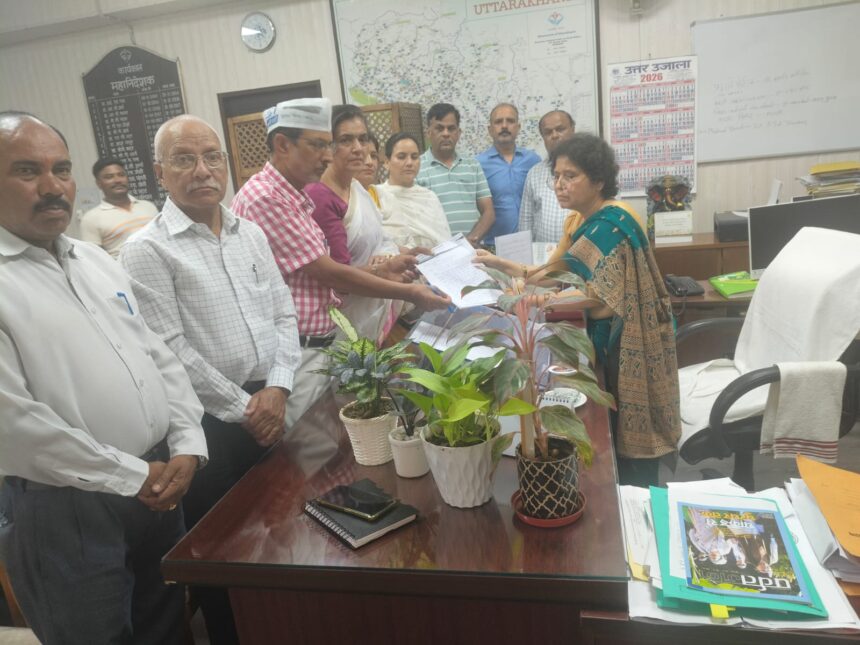 उत्तराखंड में स्वास्थ्य सेवाओं की बदहाली पर AAP का प्रदर्शन, तीन महीने में खाली पद भरने की मांग-Newsnetra 5 WhatsApp Image 2026 06 18 at 5.51.01 PM