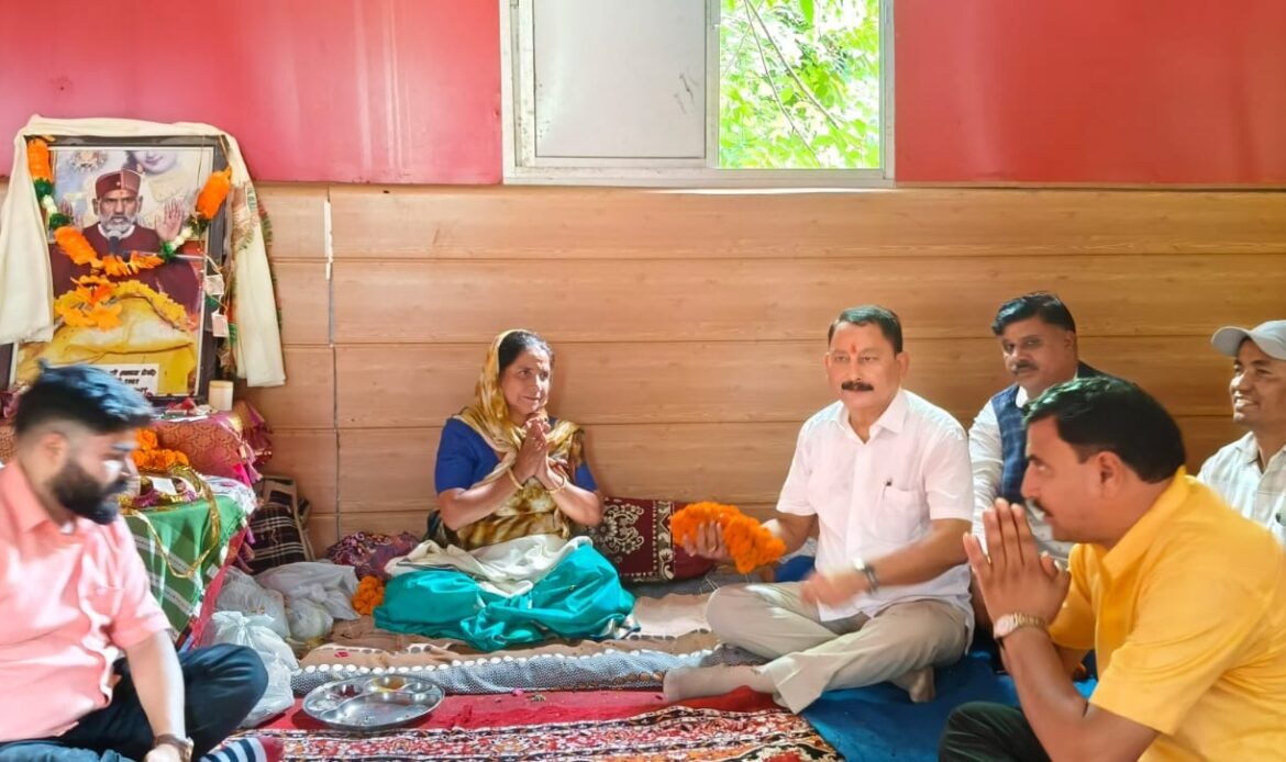 गुरु पूर्णिमा पर पूर्व विधायक विजयपाल सजवाण ने विभिन्न धर्मगुरुओं का लिया आशीर्वाद, सनातन परंपरा के संरक्षण का दिया संदेश- Newsnetra 14 07bbdf2c b184 4540 9514 c8f3e8d75dfe