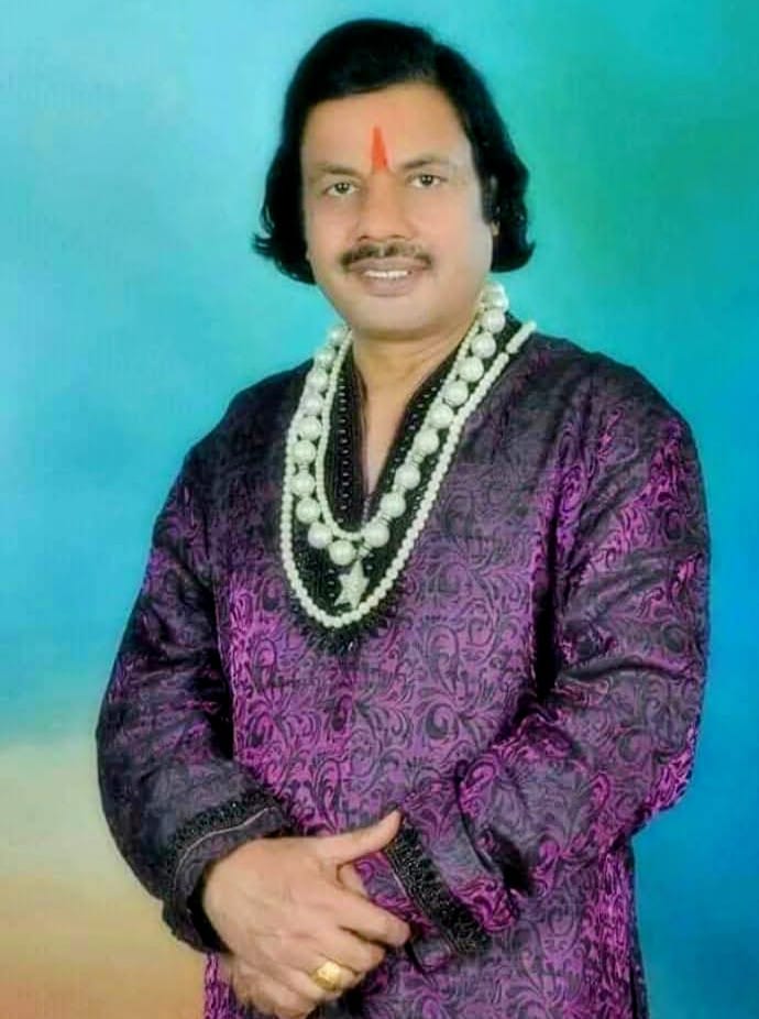 गुरु पूर्णिमा पर ओम साईं नारायण सेवा धाम में निकली भव्य साईं पालकी एवं कलश यात्रा, भजन सम्राट ब्रजेश शुक्ला के भजनों पर झूमे श्रद्धालु-Newsnetra 13 45