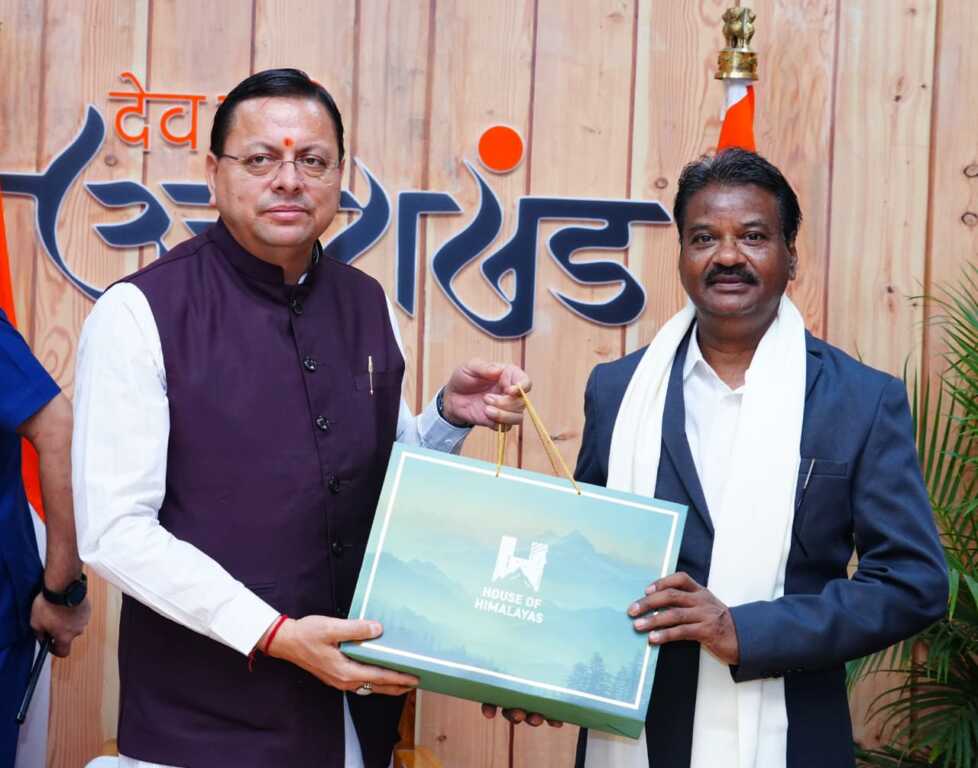 सीएम धामी ने छत्तीसगढ़ के पत्रकारों का किया स्वागत, उत्तराखंड की विकास यात्रा से कराया रूबरू-Newsnetra 15 IMG 20260704 WA0068