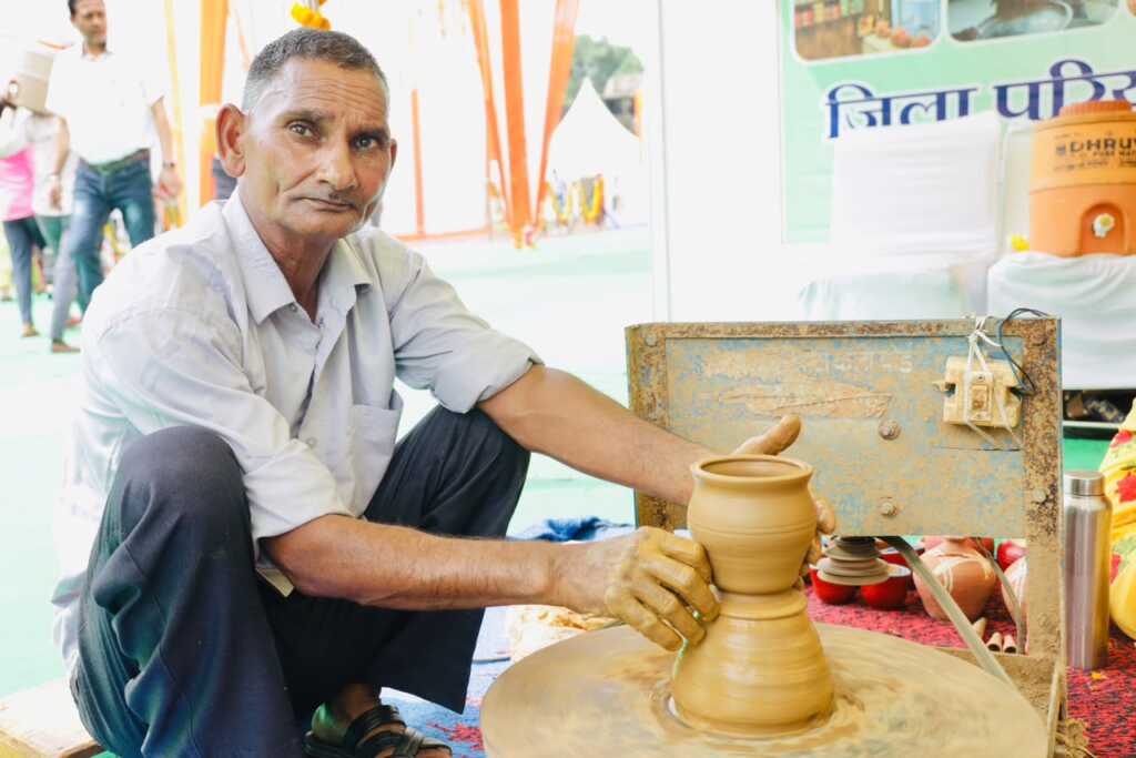 देहरादून के सभी विकासखंडों में 6 जुलाई से सुरक्षा जवानों की भर्ती, रोजगार शिविर में युवाओं को मिलेगा नौकरी का अवसर-Newsnetra 12 IMG 20260705 WA0090