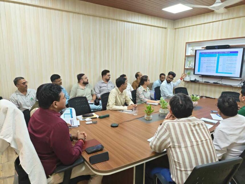 15 अगस्त से पहले पूरे करें प्रधानमंत्री आवास योजना के सभी कार्य, धीमी प्रगति पर सचिव आवास सख्त-Newsnetra 5 IMG 20260715 WA0038