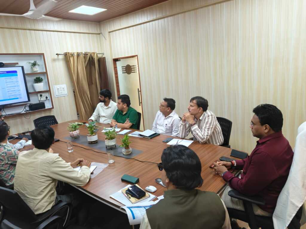 15 अगस्त से पहले पूरे करें प्रधानमंत्री आवास योजना के सभी कार्य, धीमी प्रगति पर सचिव आवास सख्त-Newsnetra 6 IMG 20260715 WA0039