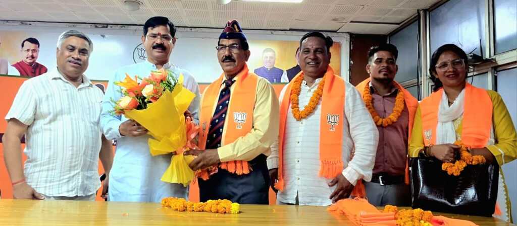 डबल इंजन सरकार के विकास कार्यों से प्रभावित होकर कई जनप्रतिनिधि और सामाजिक कार्यकर्ता भाजपा में शामिल, 2027 में हैट्रिक का किया दावा-Newsnetra 9 IMG 20260719 WA0045