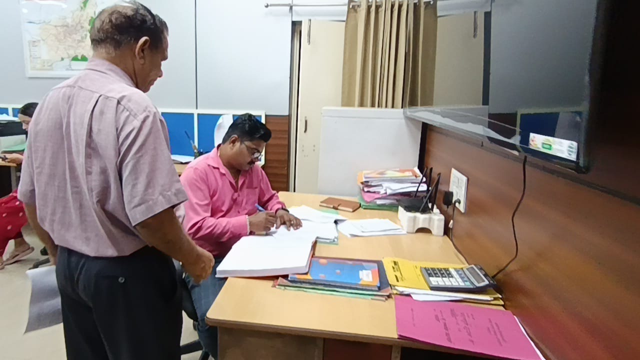 बरसात में जिला प्रशासन अलर्ट, जिला आपातकालीन परिचालन केंद्र से समस्याओं का त्वरित समाधान-Newsnetra 15 WhatsApp Image 2026 07 22 at 3.57.40 PM