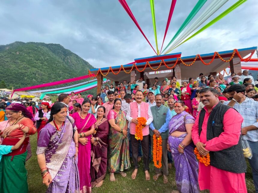 पौराणिक परंपरा का दिव्य समागम, मुस्टिकसौड़ में उमड़ा आस्था का सैलाब!-Newsnetra 3 2acc2546 4c5a 4168 958d 9b98eeb6bc51 1