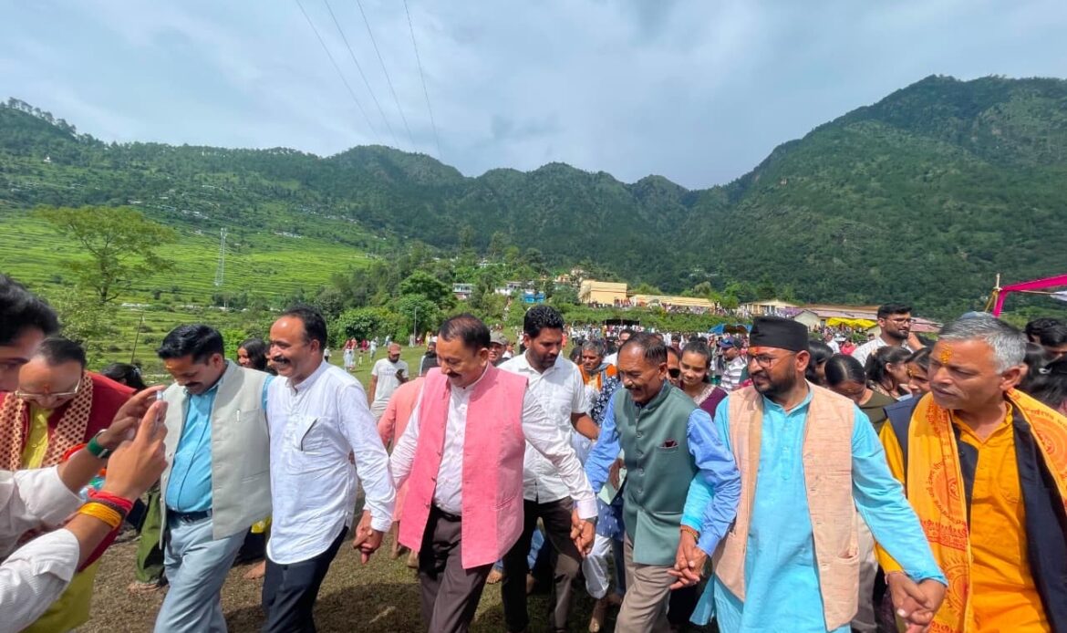 पौराणिक परंपरा का दिव्य समागम, मुस्टिकसौड़ में उमड़ा आस्था का सैलाब!-Newsnetra 7 9e7a1388 109a 4875 91e6 d859d199829d