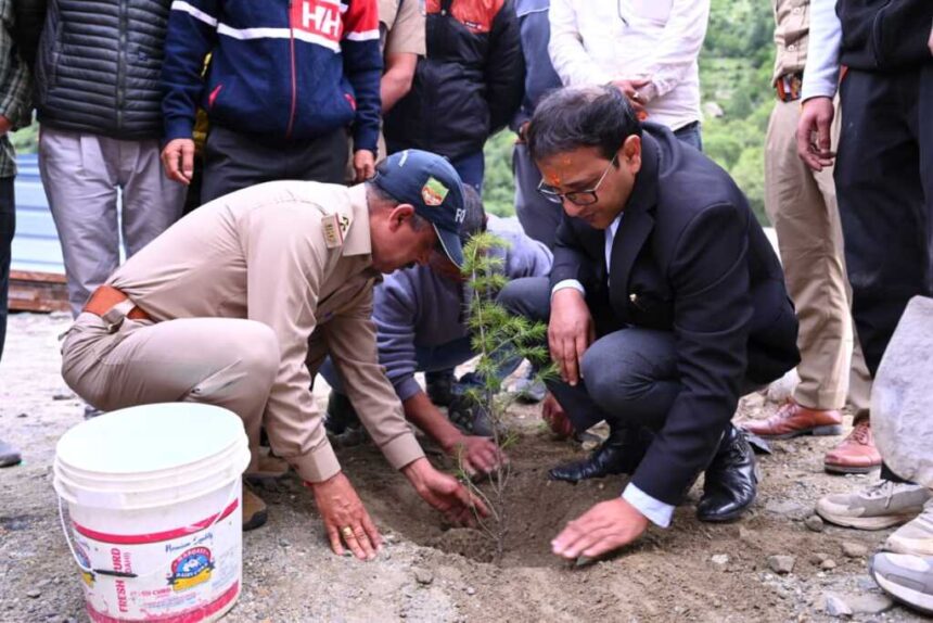 धराली आपदा की पहली बरसी पर दिवंगतों को दी गई श्रद्धांजलि, पुनर्वास और पुनर्निर्माण के संकल्प के साथ सुरक्षित भविष्य का लिया संकल्प-Newsnetra 21 IMG 20260806 WA0035