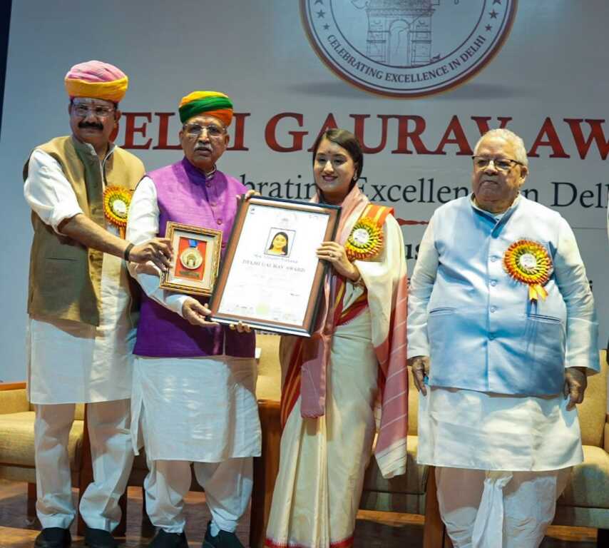 उत्तराखंड की बेटी विदुषी निशंक को मिला प्रथम ‘दिल्ली गौरव सम्मान-2026’, शिक्षा, न्याय, साहित्य एवं सामाजिक सेवा में योगदान के लिए हुईं सम्मानित-Newsnetra 3 IMG 20260809 WA0150