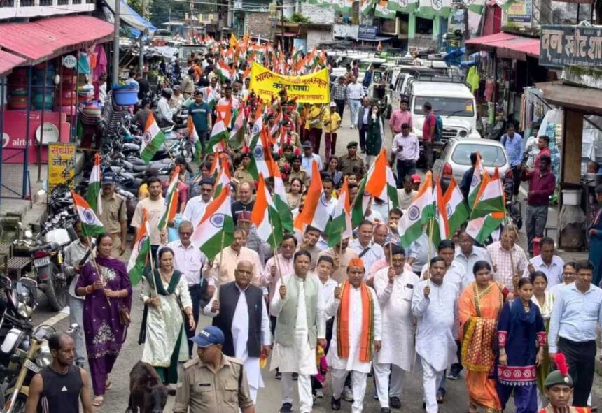 राष्ट्रभक्ति के रंग में रंगा पौड़ी, डॉ. धन सिंह रावत ने किया ‘हर घर तिरंगा’ अभियान का शुभारंभ-Newsnetra 15 IMG 20260811 WA0131