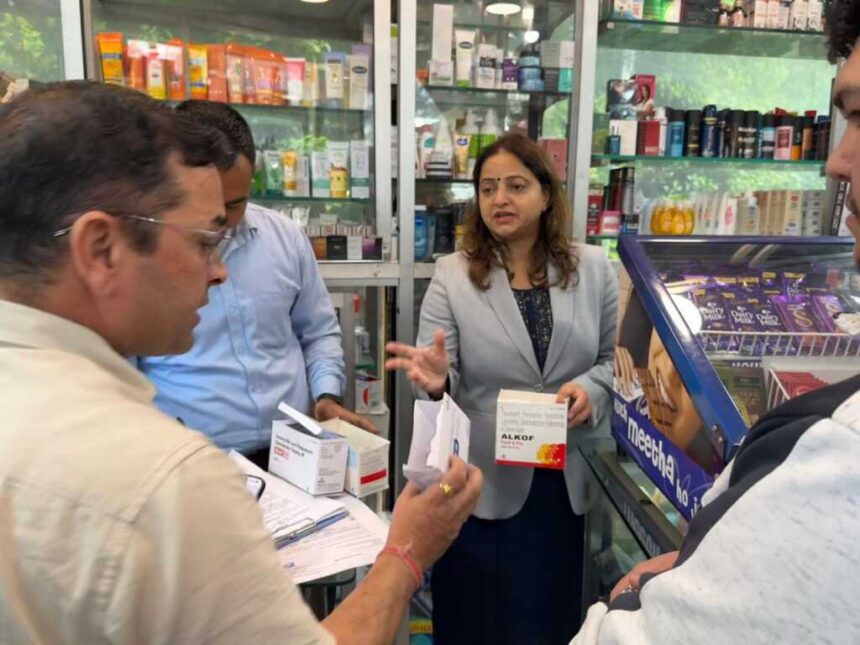 मसूरी क्षेत्र में मेडिकल स्टोरों पर औचक निरीक्षण, 4 प्रतिष्ठानों में गंभीर अनियमितताएं; दवा बिक्री पर रोक-Newsnetra 7 IMG 20260812 WA0002