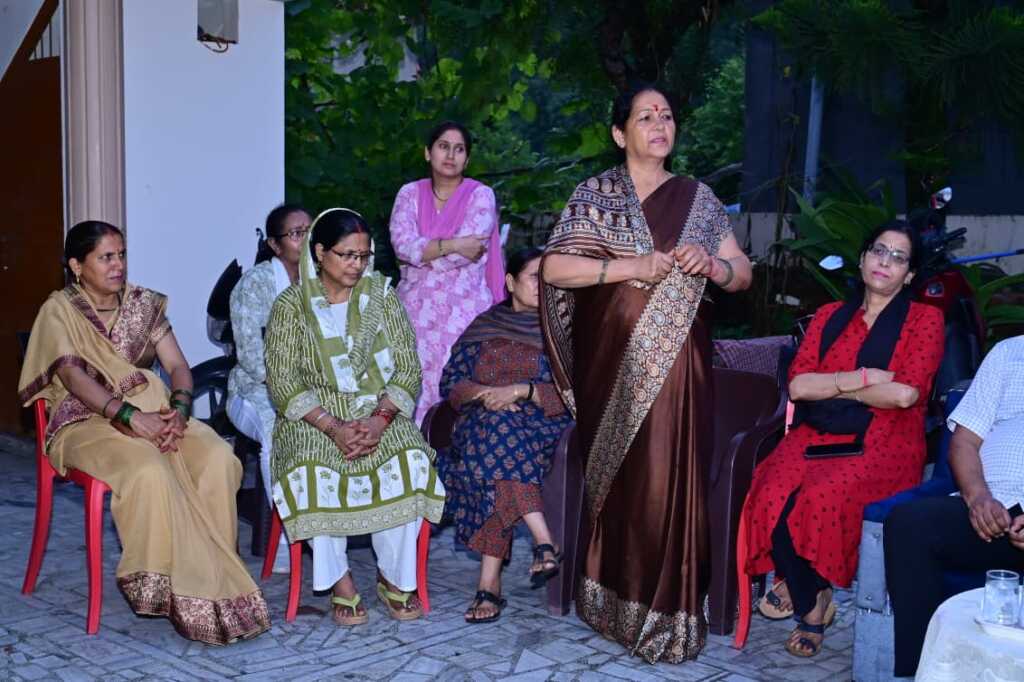 हरक सिंह रावत ने सूरत सिंह नेगी से की मुलाकात, बोले- उत्पीड़न के खिलाफ कांग्रेस लोकतांत्रिक तरीके से लड़ेगी-Newsnetra 12 IMG 20260815 WA0123