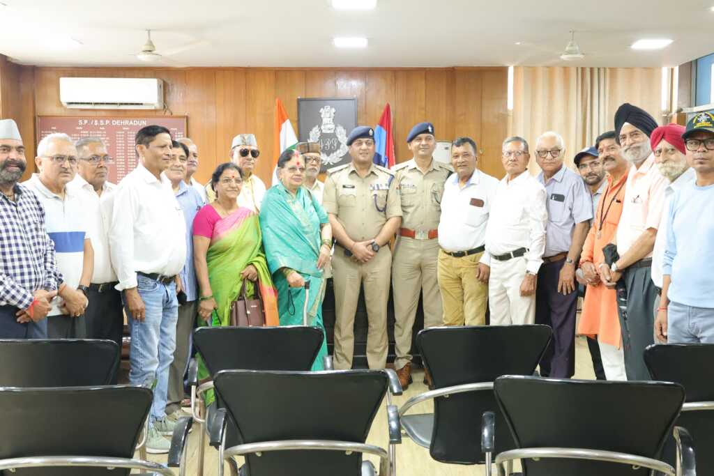 विश्व वरिष्ठ नागरिक दिवस पर दून पुलिस की पहल, SSP ने बुजुर्गों से की मुलाकात; थाना स्तर पर घर-घर पहुंचकर जाना हाल-Newsnetra 27 IMG 20260822 WA0030