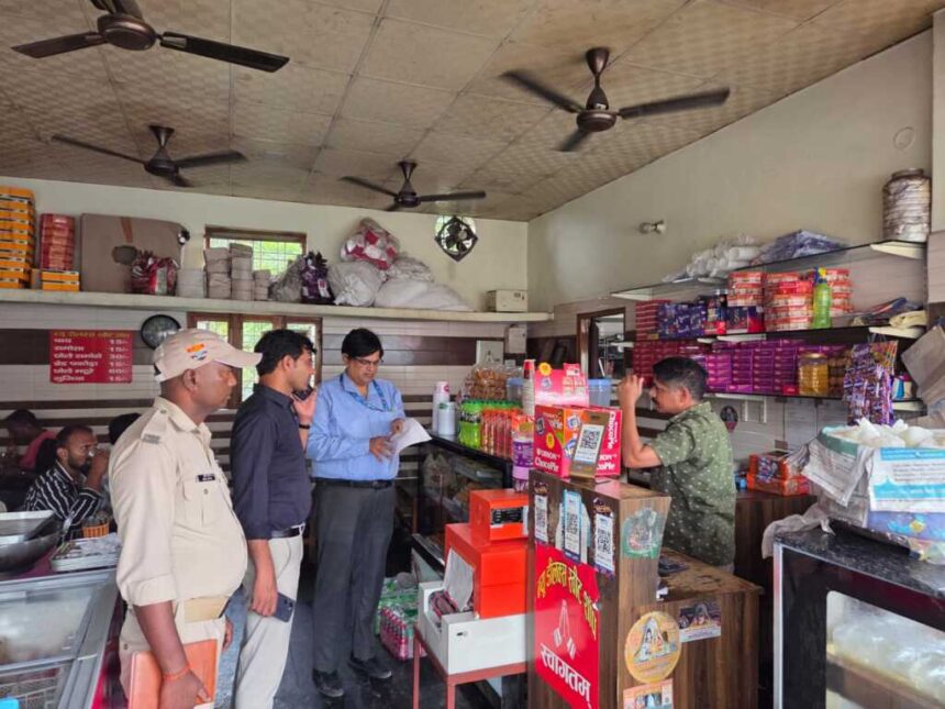 त्योहारी सीजन में मिलावटखोरी पर प्रशासन का शिकंजा, मिठाई-डेयरी प्रतिष्ठानों पर छापेमारी-Newsnetra 7 IMG 20260825 WA0086