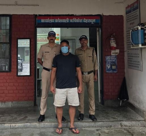 "किंग ऑफ उत्तराखण्ड“ गैंग का 25 हजार रू0 का ईनामी वांछित अभियुक्त आया दून पुलिस के शिकंजे में-Newsnetra 3 IMG 20260829 WA0070
