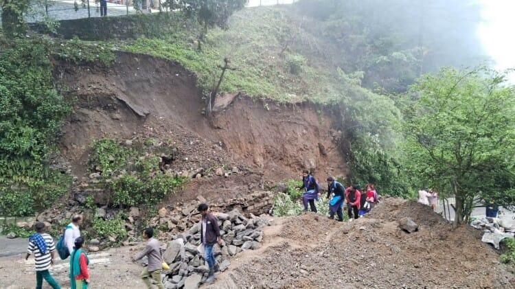 मसूरी में बारिश ने बिगाड़ा पर्यटन का कारोबार, 20% तक घटा होटल व्यवसाय; सोशल मीडिया की अफवाहों से बढ़ी चिंता-Newsnetra 9 WwIjQHTtJzf3ips3TOxbUdEesrezP9 yMUAovpQGez26UAVP4yk s Vxi9a1TpKseOb5iav9aWNQ4GBgtlvbt R 1tdbcGx