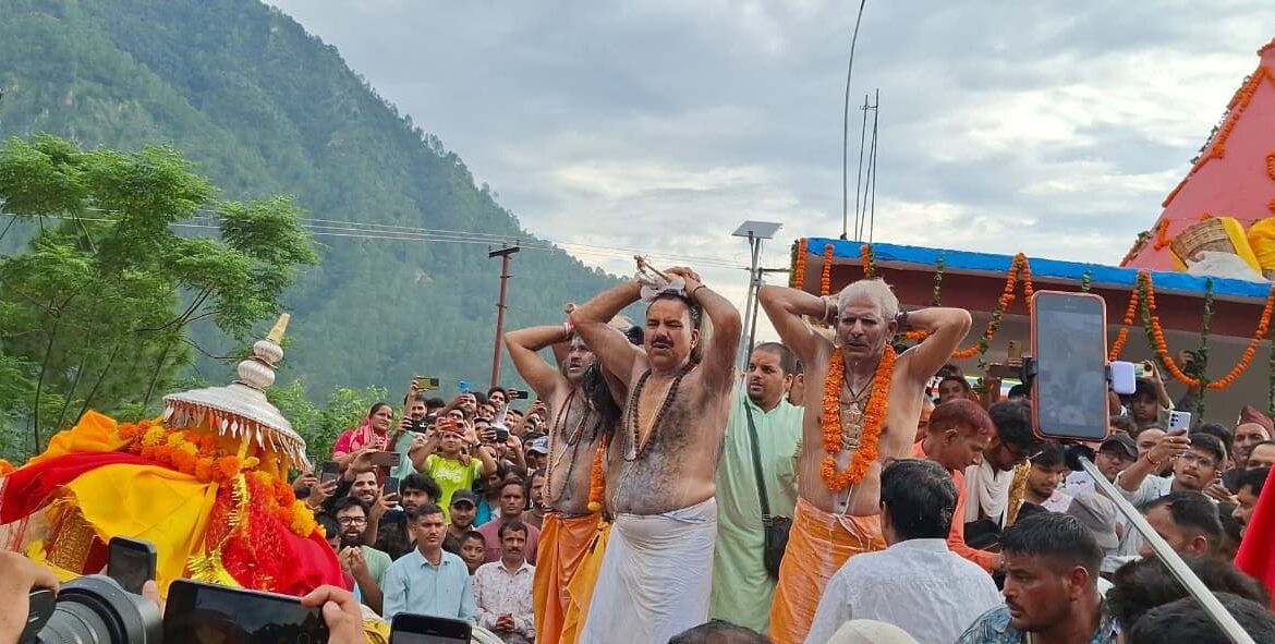 पौराणिक परंपरा का दिव्य समागम, मुस्टिकसौड़ में उमड़ा आस्था का सैलाब!-Newsnetra 8 d1427e85 7b25 476c a247 68d55c787334