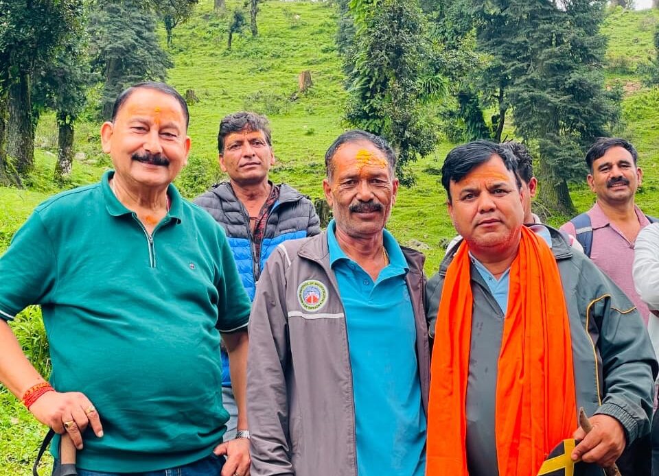 बाड़ागड्डी क्षेत्र की पौराणिक शैल यात्रा में शामिल हुए पूर्व विधायक विजयपाल सजवाण, हरुन्ता बुग्याल तक तय किया पैदल सफर-Newsnetra 16 img 8552
