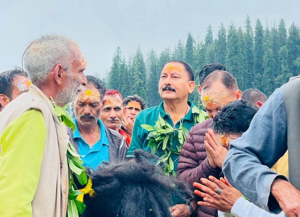 बाड़ागड्डी क्षेत्र की पौराणिक शैल यात्रा में शामिल हुए पूर्व विधायक विजयपाल सजवाण, हरुन्ता बुग्याल तक तय किया पैदल सफर-Newsnetra 15 img 8556