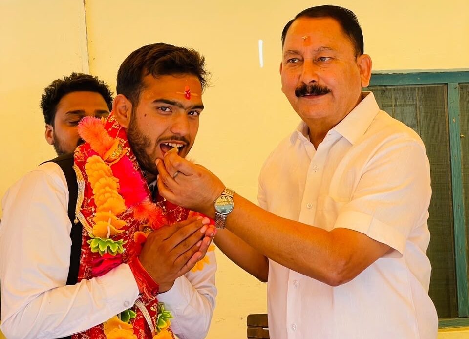 नवनिर्वाचित छात्रसंघ पदाधिकारियों से पूर्व विधायक विजयपाल सजवाण ने की शिष्टाचार भेंट-Newsnetra 6 079468c8 b255 4418 b998 5dacfe63b72a