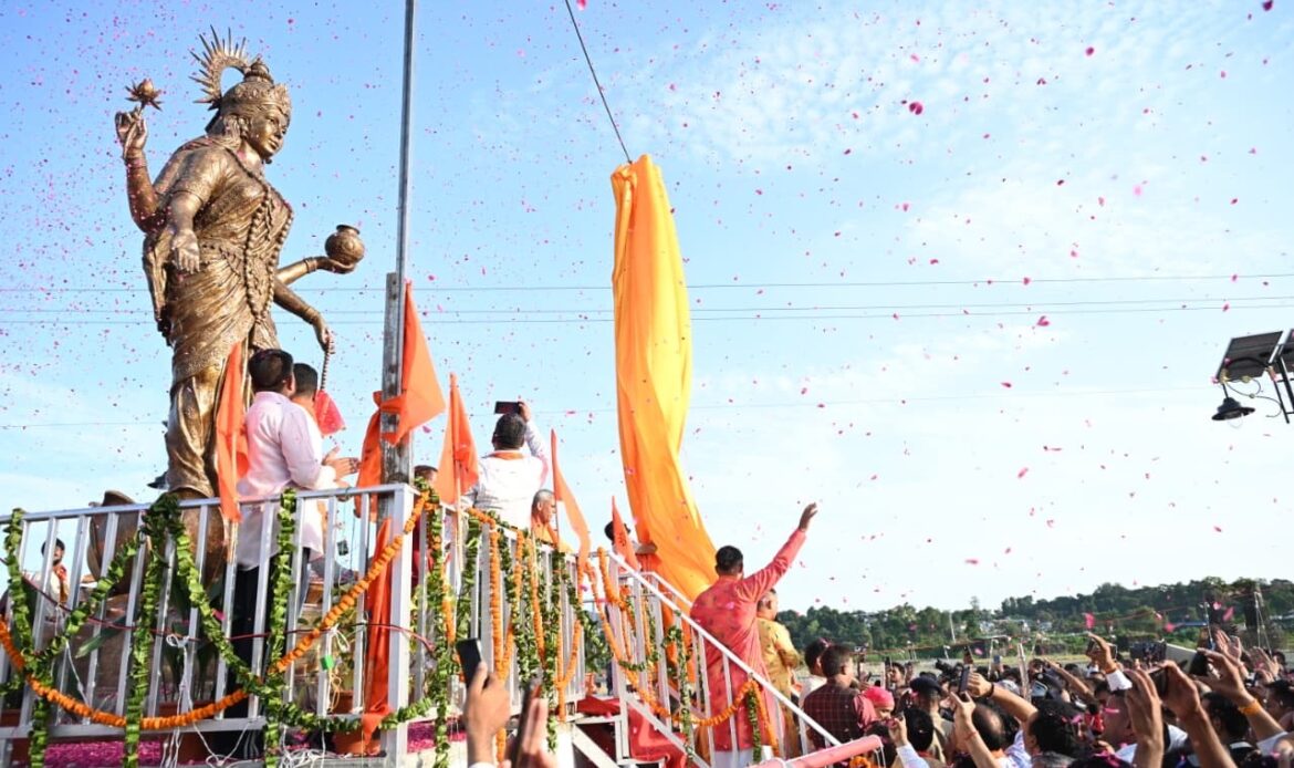 2100 दीपों से जगमगाया मां यमुना का तट, हरिपुर कालसी को मिली बड़ी आध्यात्मिक सौगात, मां यमुना प्रतिमा का हुआ अनावरण-Newsnetra 7 0f19969a b438 4cb5 a1c6 65089ded94b3