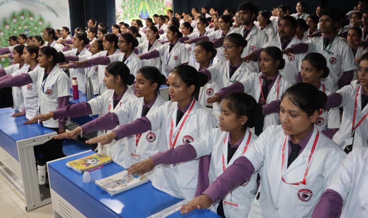 विद्यार्थियों को नेत्रदान के प्रति किया जागरूक, 125 ने ली नशामुक्त भारत की शपथ-Newsnetra 7 11eabe80 302a 4fdd 8fa6 3e157c0ab505