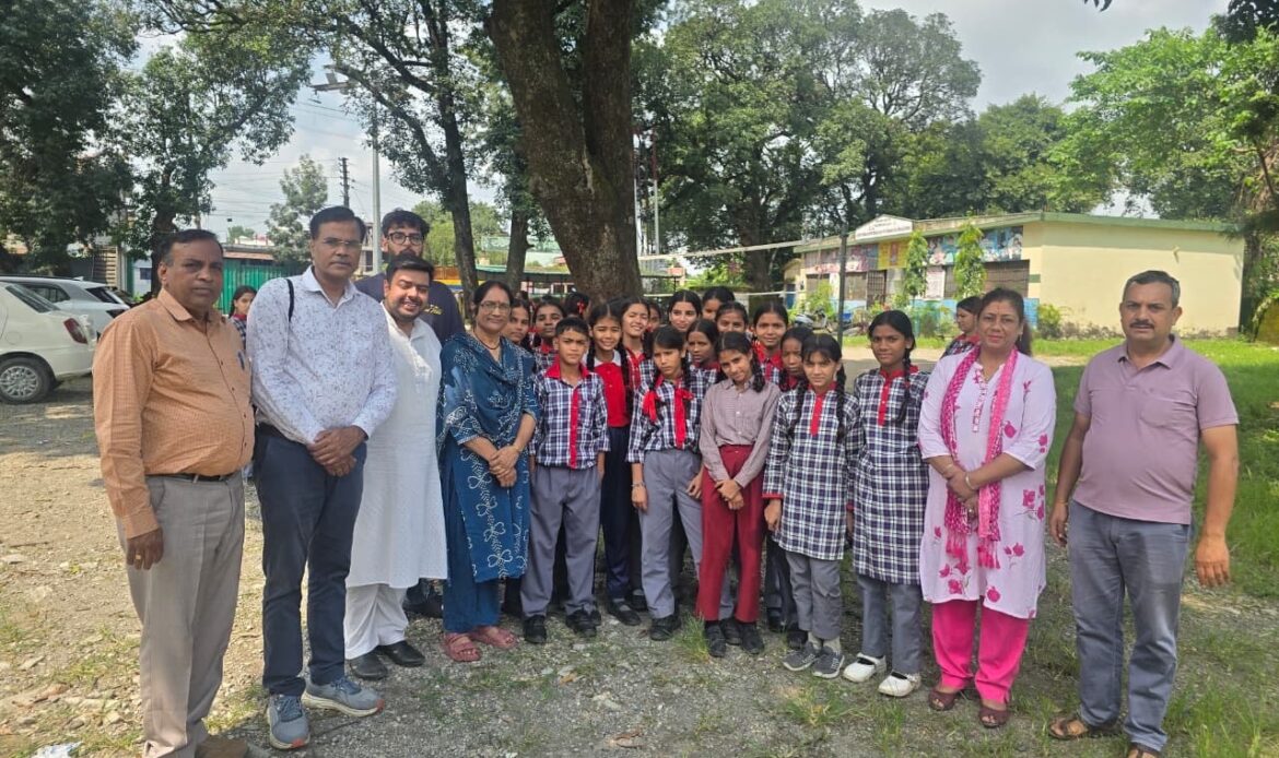 देहरादून: राजकीय प्राथमिक विद्यालय में बच्चों को सिखाए स्वस्थ जीवन के मंत्र, आयुर्वेद और योग की दी जानकारी-Newsnetra 6 368d8b38 0d37 4387 a26c 8b154dced320