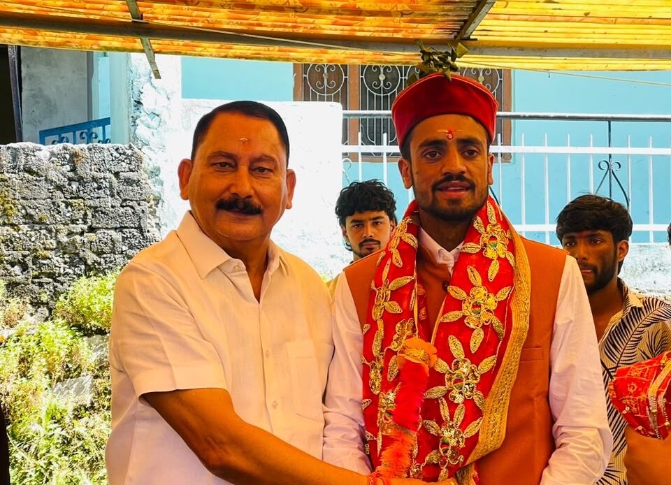 नवनिर्वाचित छात्रसंघ पदाधिकारियों से पूर्व विधायक विजयपाल सजवाण ने की शिष्टाचार भेंट-Newsnetra 4 590d3b26 9ce4 4bd4 96ff 6a303cbc0c19