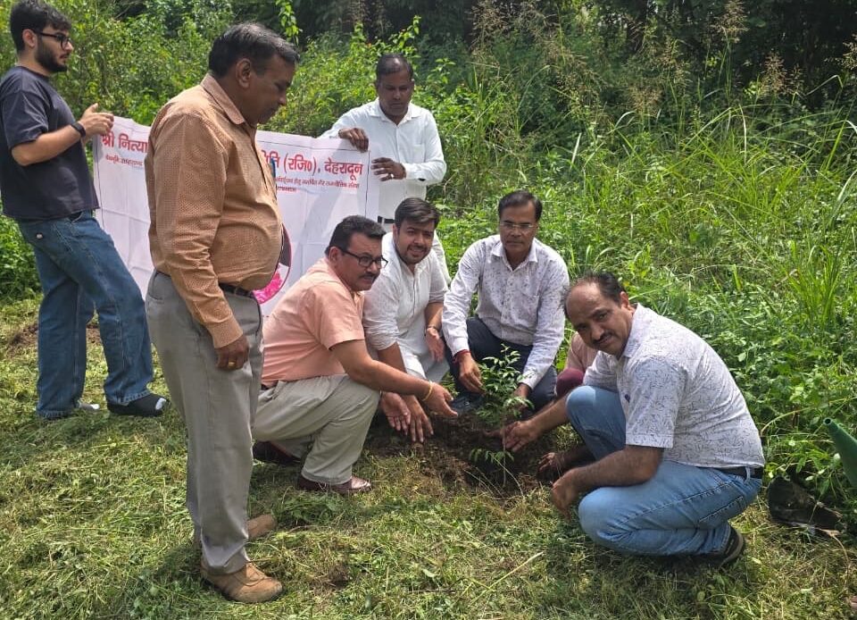 देहरादून: राजकीय प्राथमिक विद्यालय में बच्चों को सिखाए स्वस्थ जीवन के मंत्र, आयुर्वेद और योग की दी जानकारी-Newsnetra 11 6668b72e eca9 46ea 9bd3 27c47bf89fed