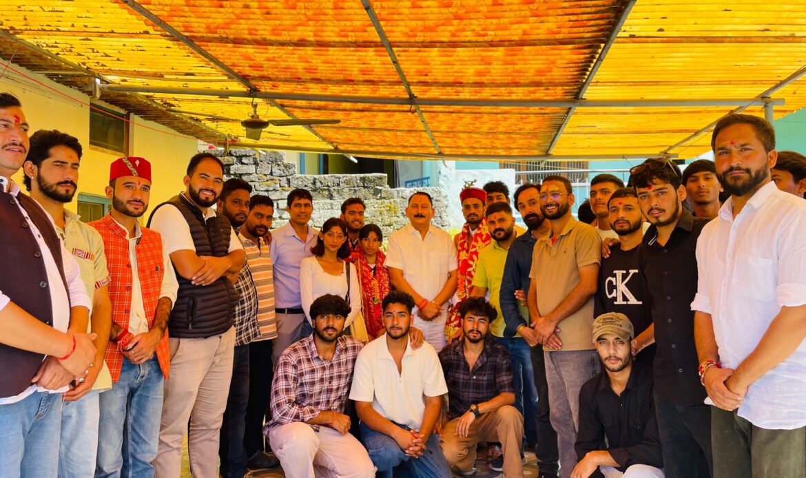 नवनिर्वाचित छात्रसंघ पदाधिकारियों से पूर्व विधायक विजयपाल सजवाण ने की शिष्टाचार भेंट-Newsnetra 15 6eecc0df a29f 445b b209 fe8acc4058b7