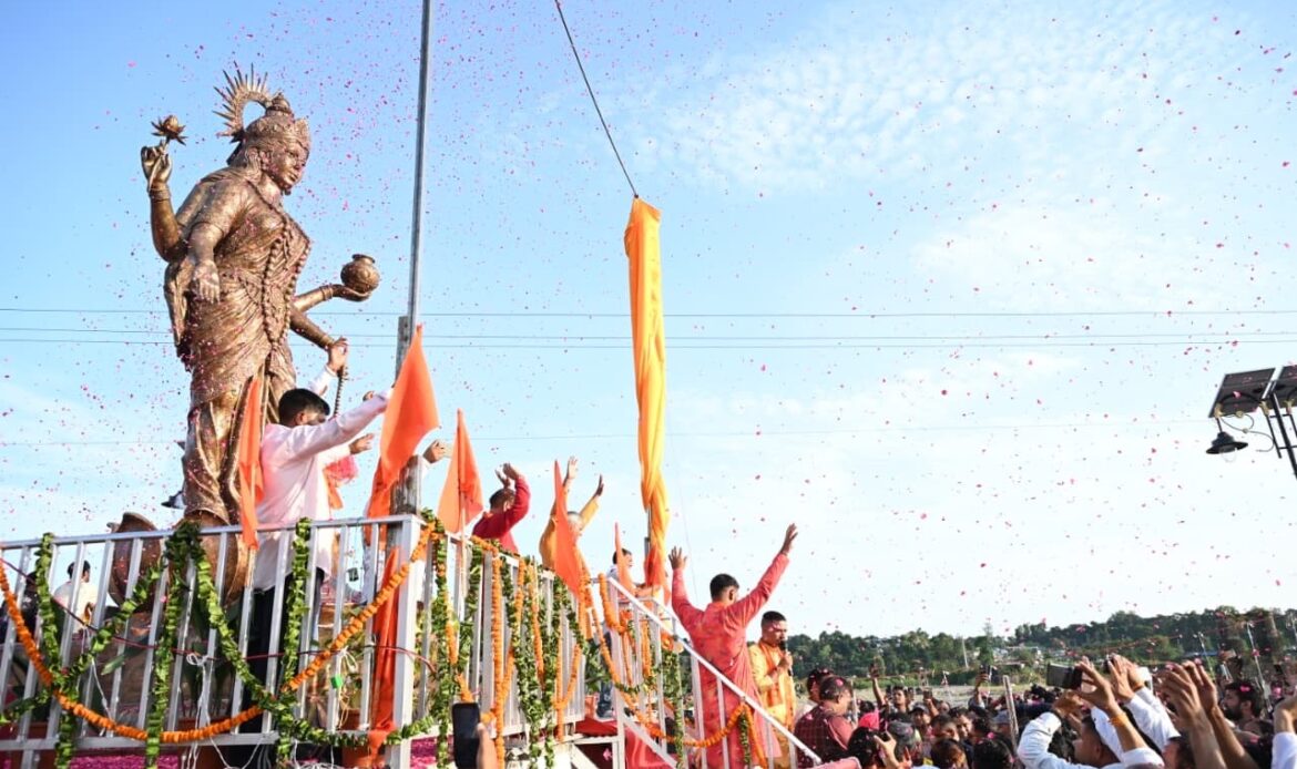 2100 दीपों से जगमगाया मां यमुना का तट, हरिपुर कालसी को मिली बड़ी आध्यात्मिक सौगात, मां यमुना प्रतिमा का हुआ अनावरण-Newsnetra 6 7660cf54 7174 4905 a013 ba45dd9167ae