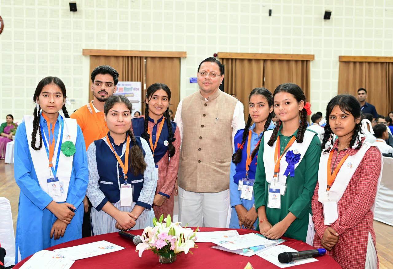 मुख्यमंत्री युवा विद्यार्थी मंथन में 140 विद्यार्थियों से संवाद, सीएम धामी बोले- युवाओं के सुझाव नीति-निर्धारण में होंगे शामिल-Newsnetra 21 815368013 1558887328784285 7487825742110415908 n