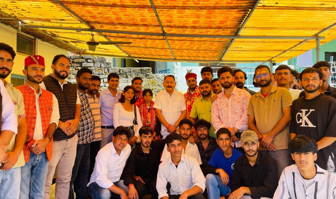 नवनिर्वाचित छात्रसंघ पदाधिकारियों से पूर्व विधायक विजयपाल सजवाण ने की शिष्टाचार भेंट-Newsnetra 7 82774048 db50 4cf4 b303 c8dc720637ac