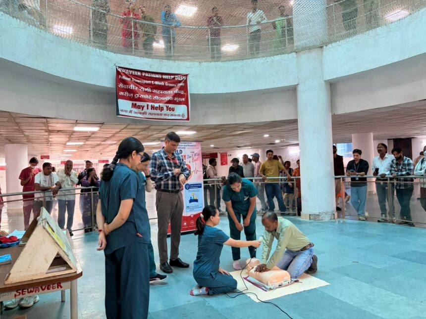 विश्व हृदय दिवस पर स्वास्थ्य जागरूकता अभियान, एम्स ऋषिकेश में ओपीडी मरीजों व तीमारदारों को किया हृदय संबंधी बीमारियों के प्रति जागरूक-Newsnetra 3 82a90e41 52b8 4259 b7f0 67724dcee355 1